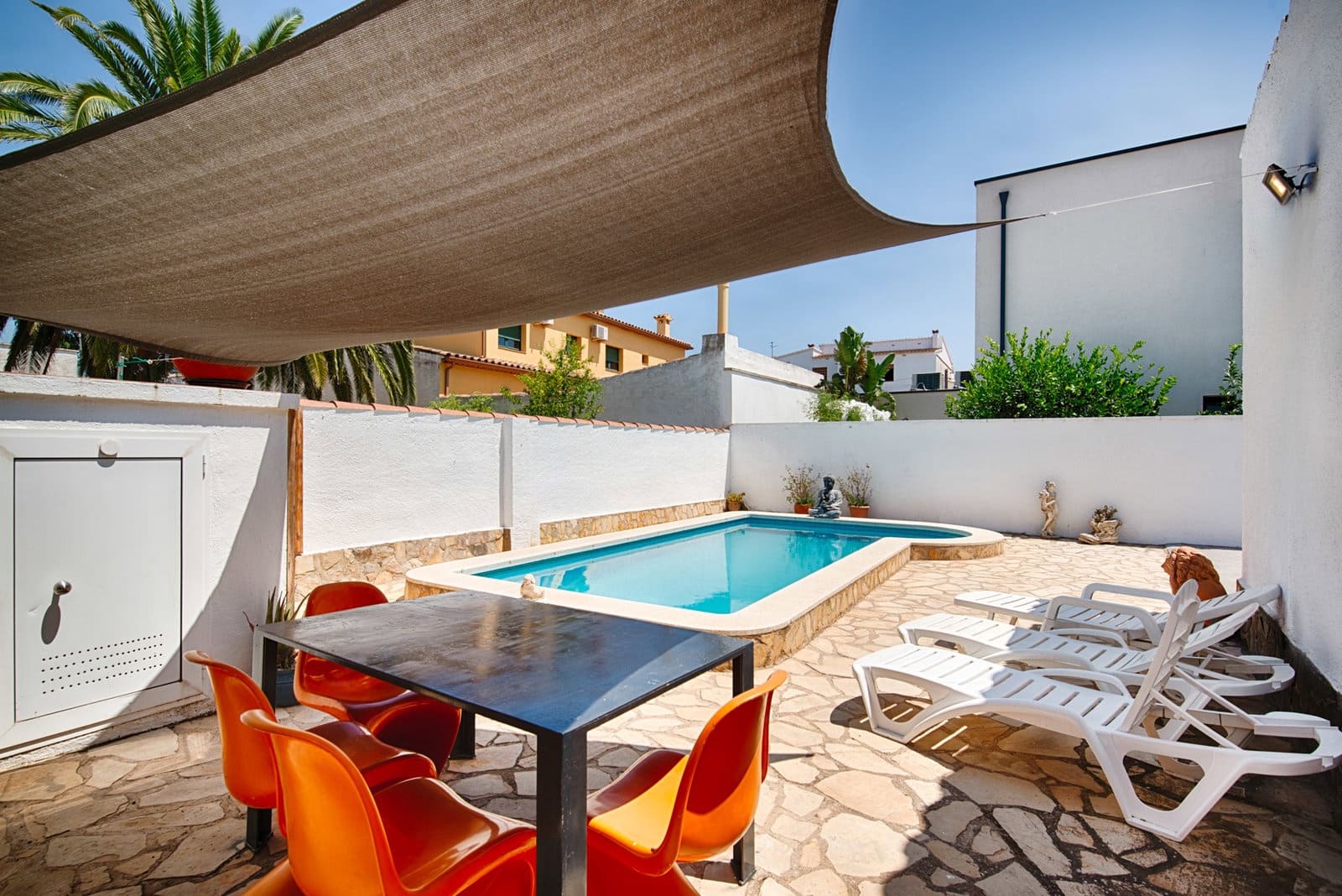 4 sovrum Radhus till salu i Empuriabrava med pool garage - 550 000 € (Ref: 9985332)