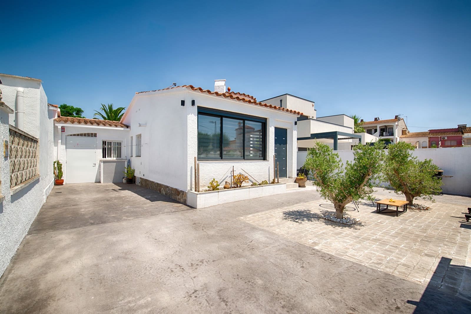 4 sovrum Radhus till salu i Empuriabrava med pool garage - 550 000 € (Ref: 9985332)