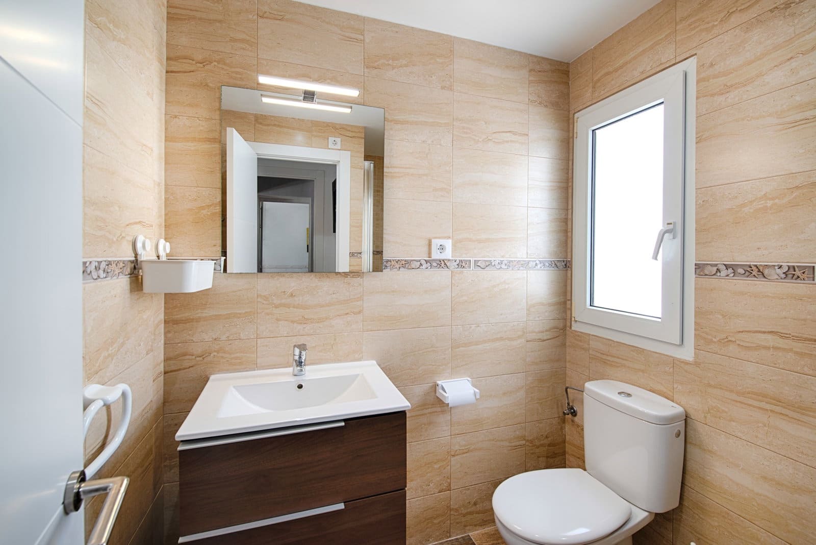4 sovrum Radhus till salu i Empuriabrava med pool garage - 550 000 € (Ref: 9985332)