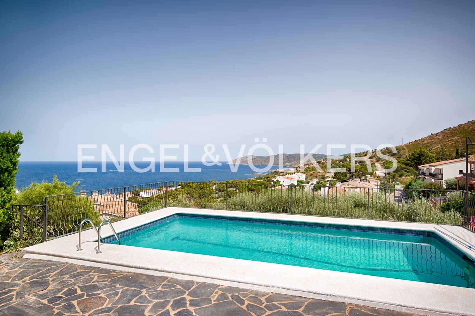 5 slaapkamer Villa te koop in Llanca met zwembad garage - € 790.000 (Ref: 9989988)