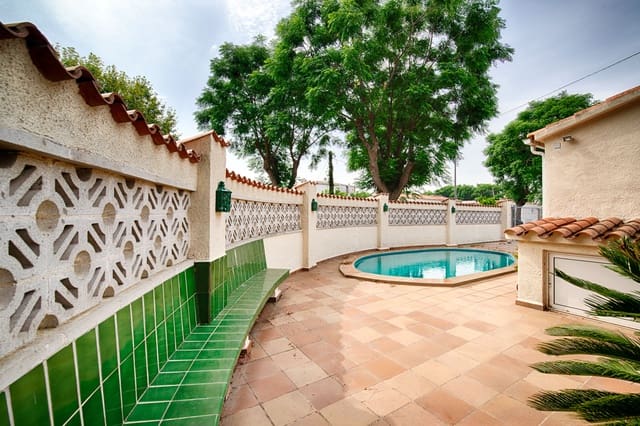 3 soveværelse Rækkehus til salg i Empuriabrava, Castelló d'Empúries med swimmingpool garage - € 390.000 (Ref: 9989989)