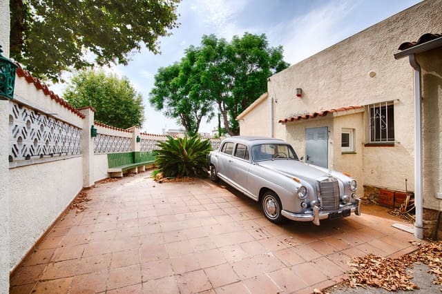 3 soveværelse Rækkehus til salg i Empuriabrava, Castelló d'Empúries med swimmingpool garage - € 390.000 (Ref: 9989989)