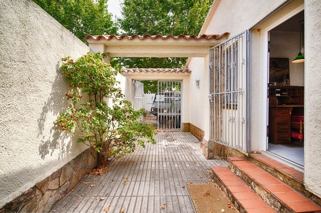 3 soveværelse Rækkehus til salg i Empuriabrava, Castelló d'Empúries med swimmingpool garage - € 390.000 (Ref: 9989989)