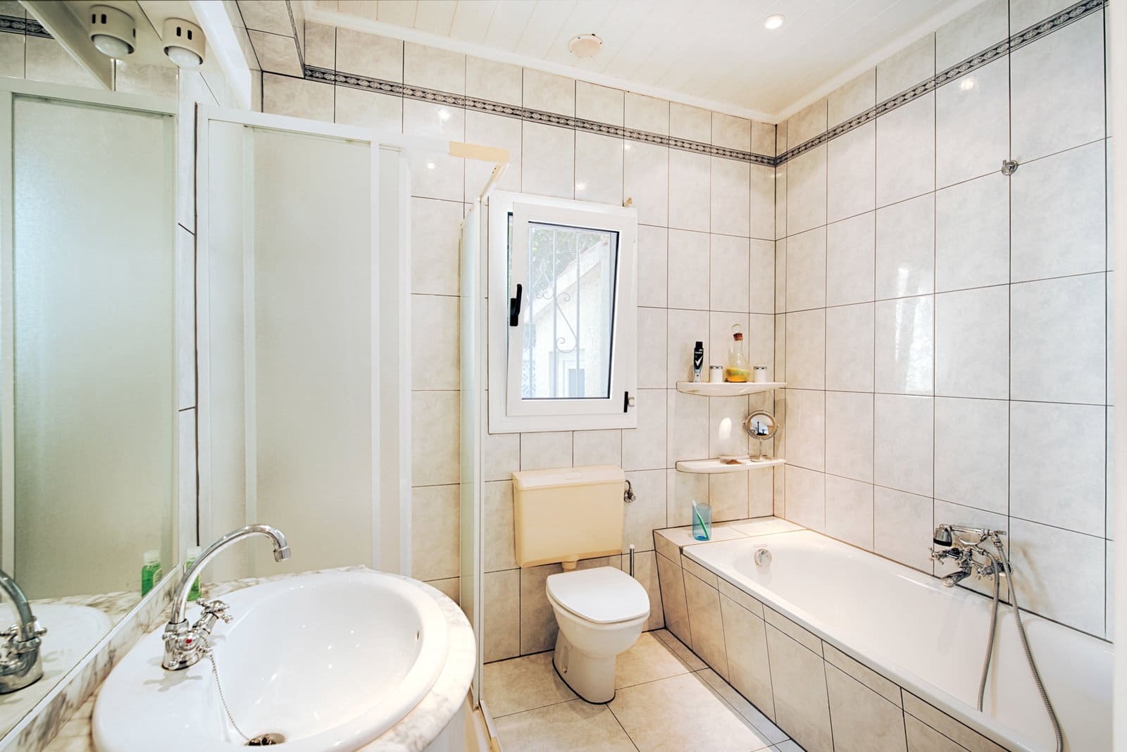 3 slaapkamer Rijtjeshuis te koop in Empuriabrava met zwembad garage - € 390.000 (Ref: 9989989)