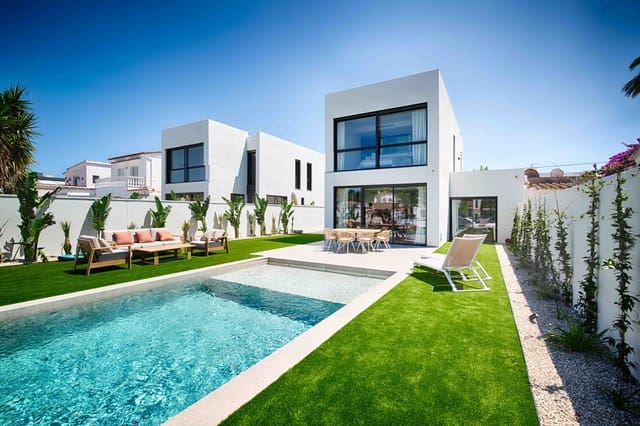 4 soveværelse Villa til salg i Empuriabrava, Castelló d'Empúries med swimmingpool garage - € 1.580.000 (Ref: 9991991)