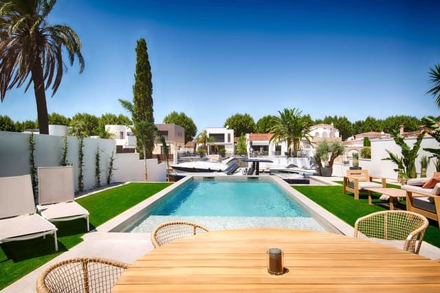 4 soveværelse Villa til salg i Empuriabrava, Castelló d'Empúries med swimmingpool garage - € 1.580.000 (Ref: 9991991)