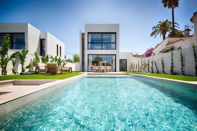 4 soveværelse Villa til salg i Empuriabrava, Castelló d'Empúries med swimmingpool garage - € 1.580.000 (Ref: 9991991)