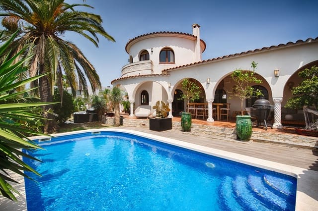 3 soverom Villa til salgs i Empuriabrava, Castelló d'Empúries med svømmebasseng garasje - € 1 299 000 (Ref: 9996218)