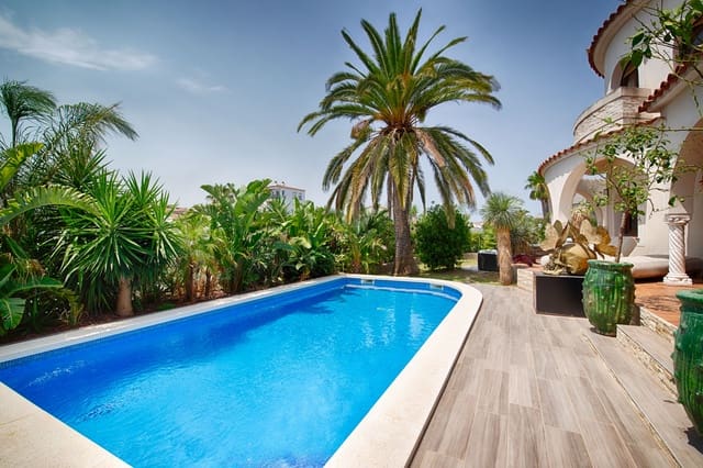 3 soverom Villa til salgs i Empuriabrava, Castelló d'Empúries med svømmebasseng garasje - € 1 299 000 (Ref: 9996218)
