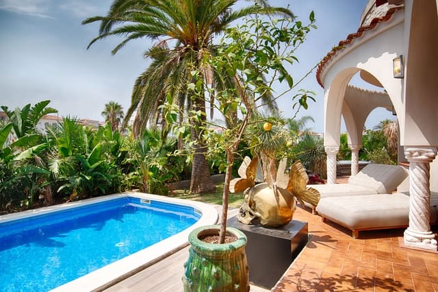 3 soverom Villa til salgs i Empuriabrava, Castelló d'Empúries med svømmebasseng garasje - € 1 299 000 (Ref: 9996218)
