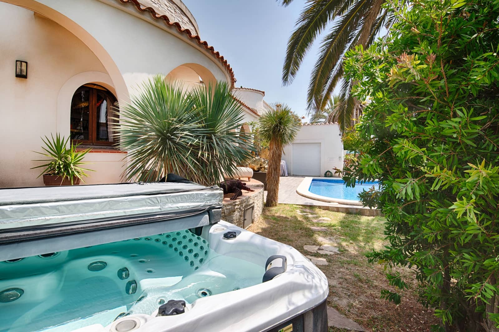 3 soverom Villa til salgs i Empuriabrava med svømmebasseng garasje - € 1 299 000 (Ref: 9996218)