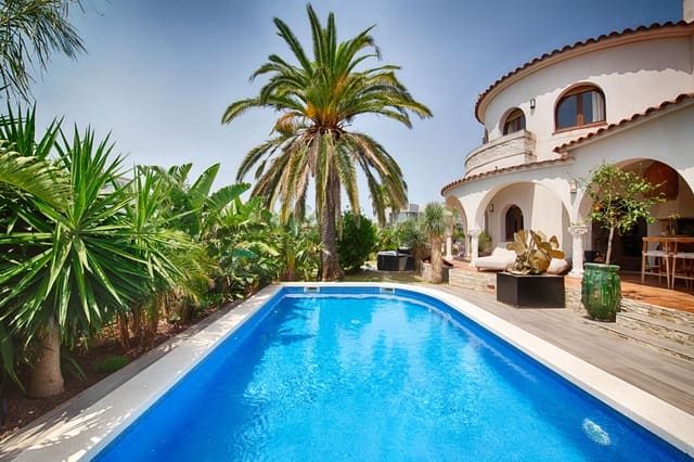 3 soverom Villa til salgs i Empuriabrava, Castelló d'Empúries med svømmebasseng garasje - € 1 299 000 (Ref: 9996218)