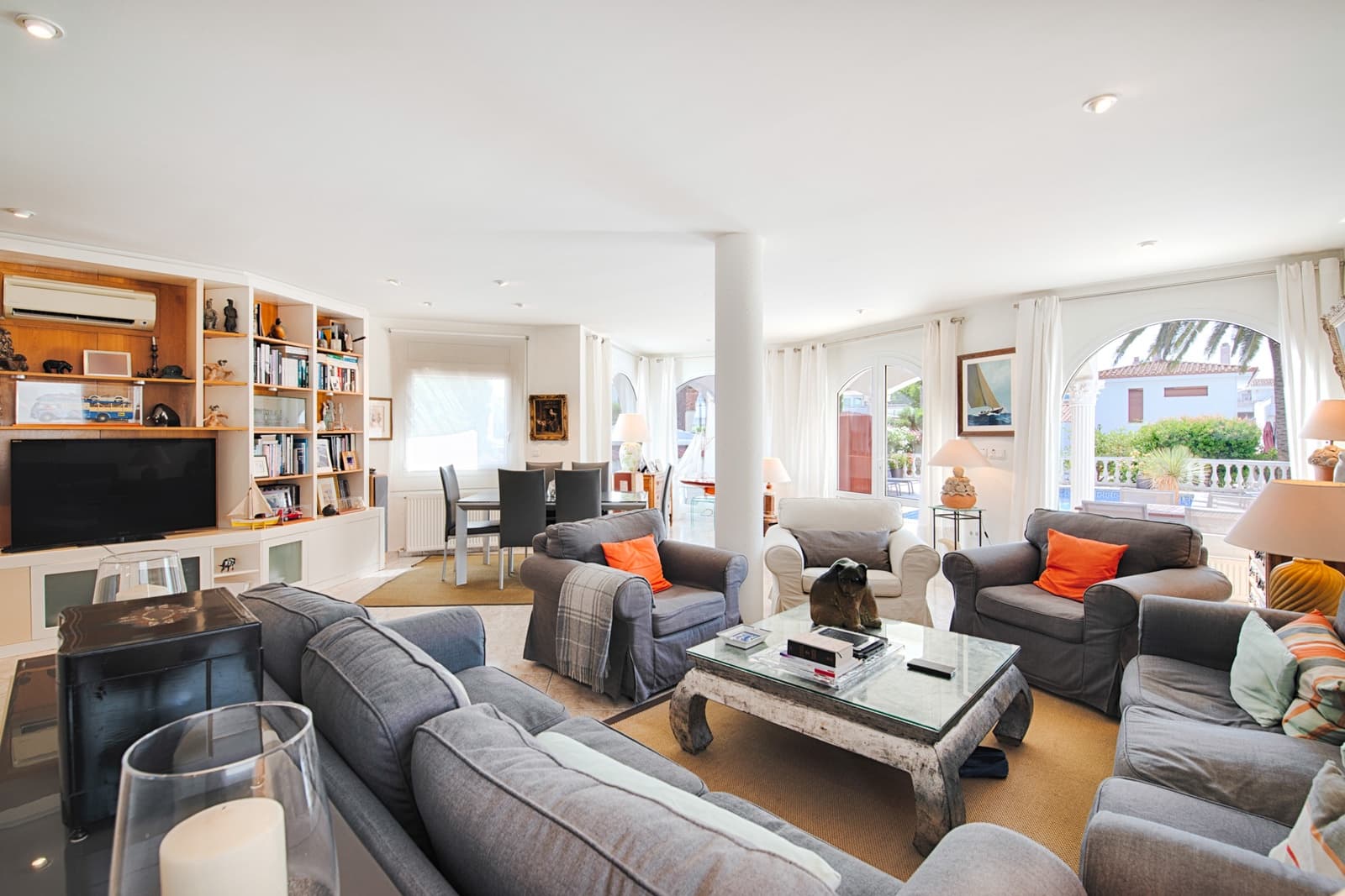 4 bedroom Villa for sale in Empuriabrava with pool garage - € 895,000 (Ref: 9996219)