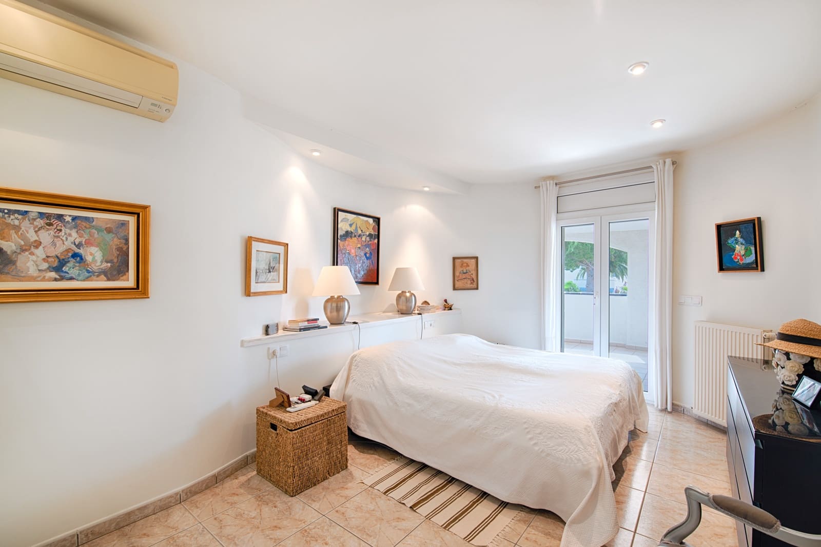 4 bedroom Villa for sale in Empuriabrava with pool garage - € 895,000 (Ref: 9996219)