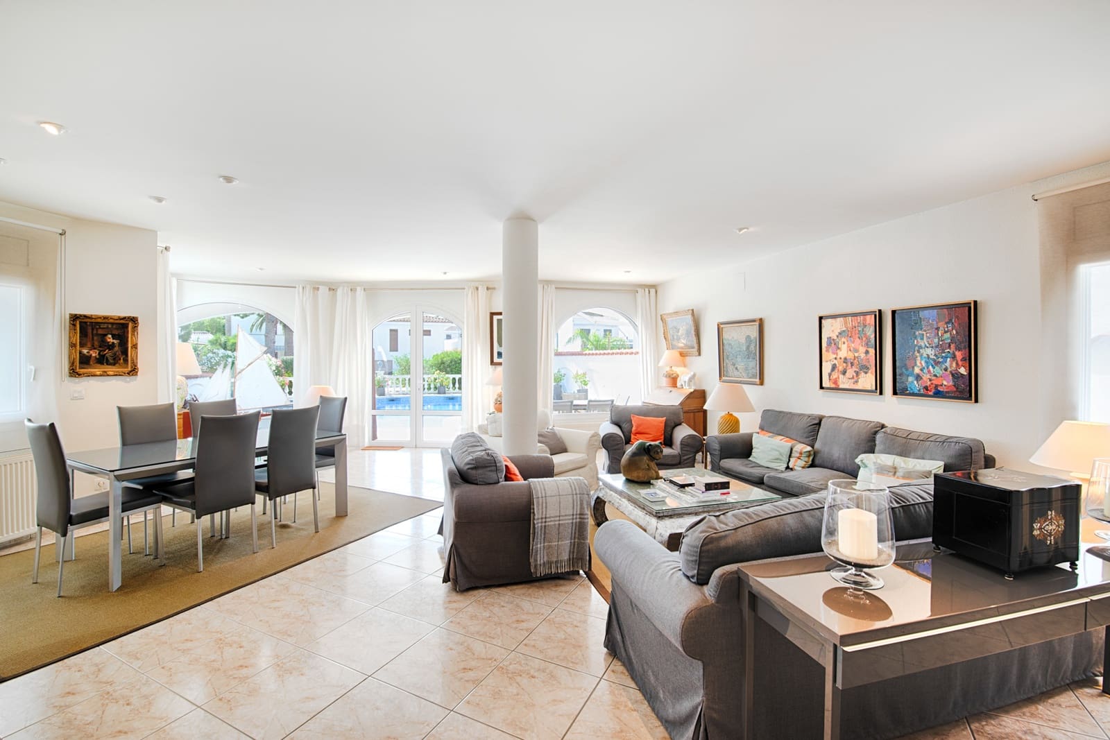 4 bedroom Villa for sale in Empuriabrava with pool garage - € 895,000 (Ref: 9996219)