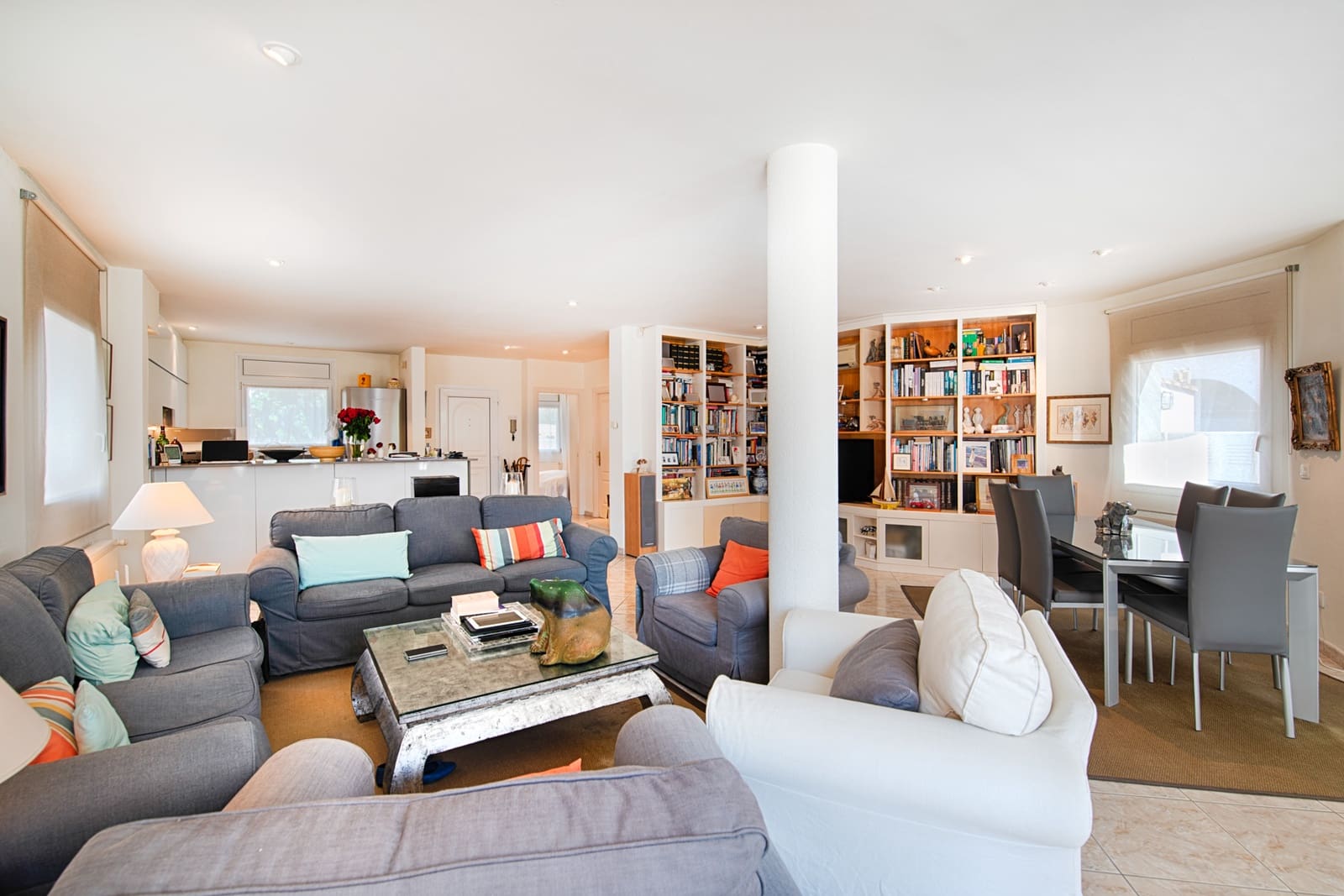 4 bedroom Villa for sale in Empuriabrava with pool garage - € 895,000 (Ref: 9996219)