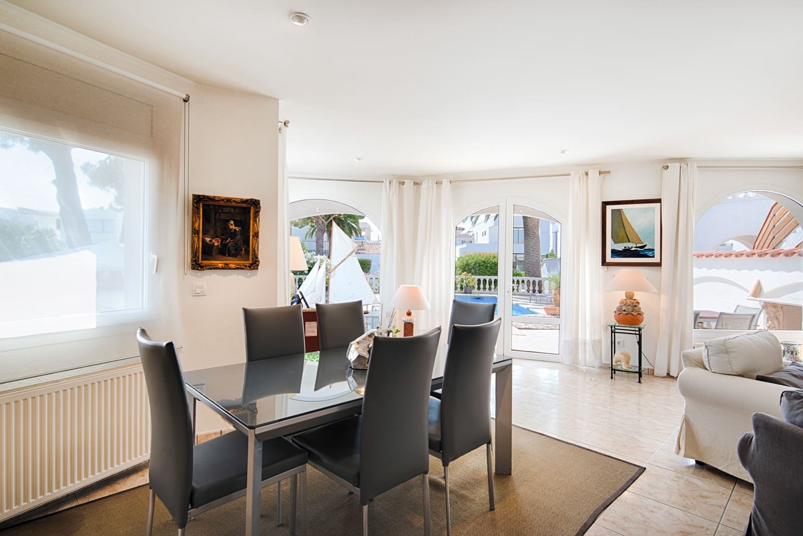 4 bedroom Villa for sale in Empuriabrava with pool garage - € 895,000 (Ref: 9996219)
