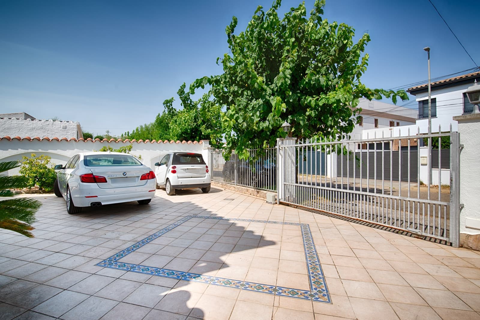 4 bedroom Villa for sale in Empuriabrava with pool garage - € 895,000 (Ref: 9996219)