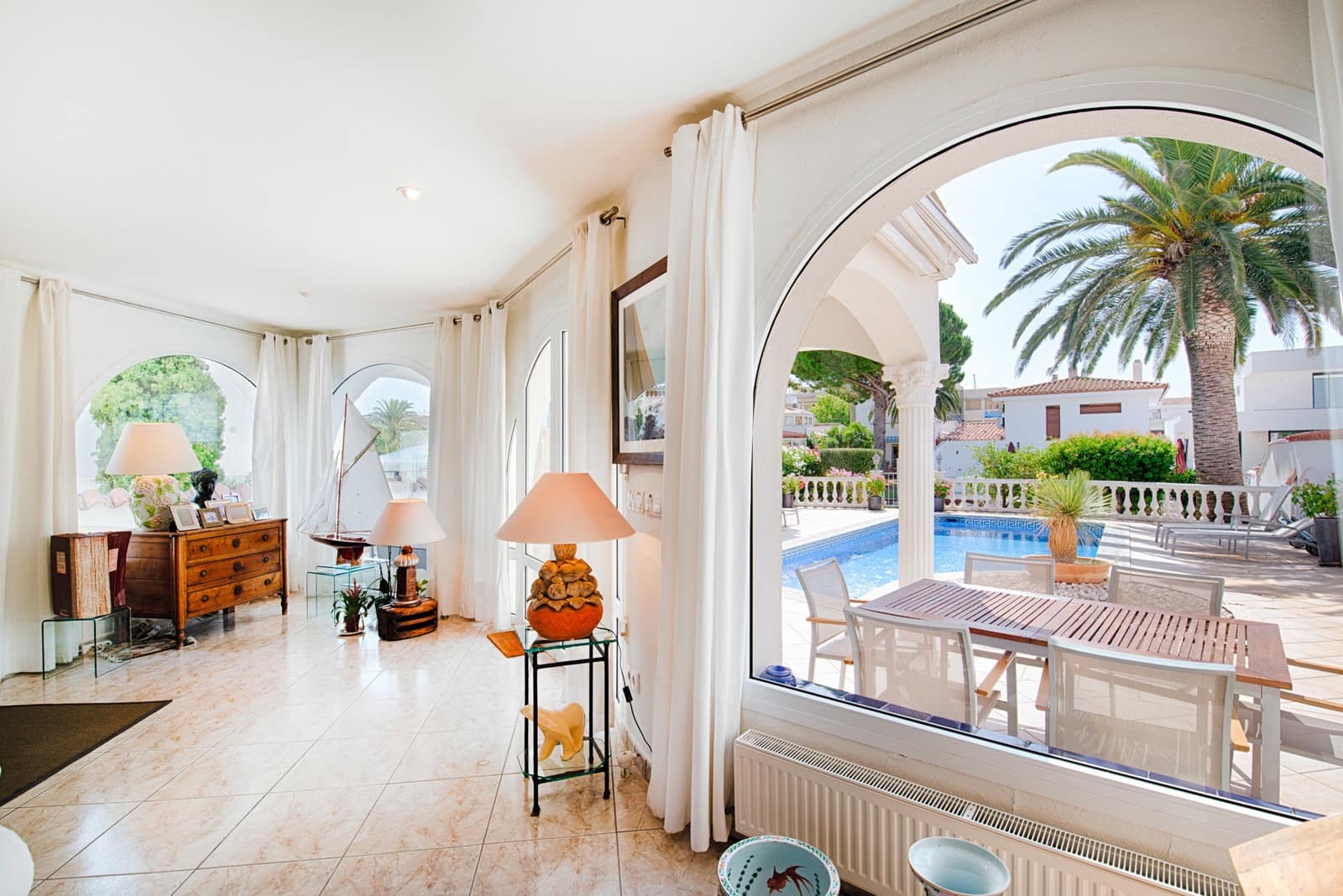 4 chambre Villa/Maison à vendre à Empuriabrava avec piscine garage - 895 000 € (Ref: 9996219)