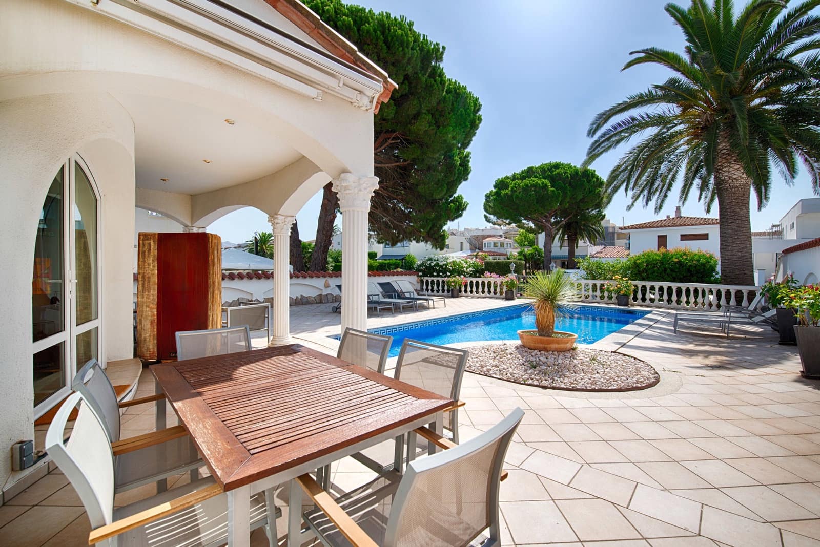 4 chambre Villa/Maison à vendre à Empuriabrava avec piscine garage - 895 000 € (Ref: 9996219)