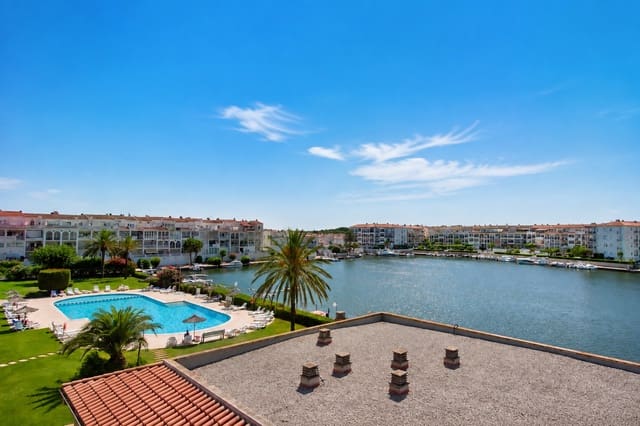 Apartamento de 2 habitaciones en Empuriabrava, Castelló d'Empúries en venta con piscina - 299.000 € (Ref: 9996323)