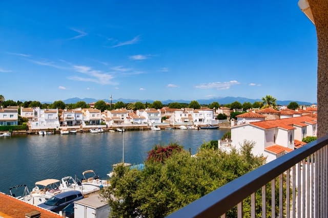 Apartamento de 2 habitaciones en Empuriabrava, Castelló d'Empúries en venta con piscina - 299.000 € (Ref: 9996323)