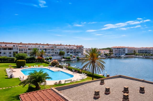 Apartamento de 2 habitaciones en Empuriabrava, Castelló d'Empúries en venta con piscina - 299.000 € (Ref: 9996323)