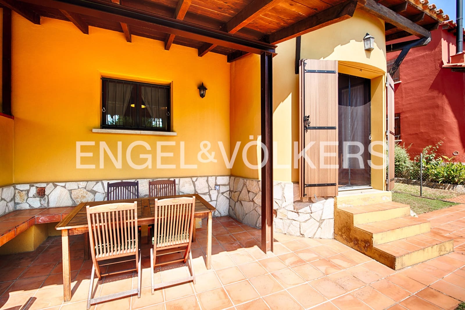 3 bedroom Terraced Villa for sale in Macanet de Cabrenys with garage - € 295,000 (Ref: 9999296)