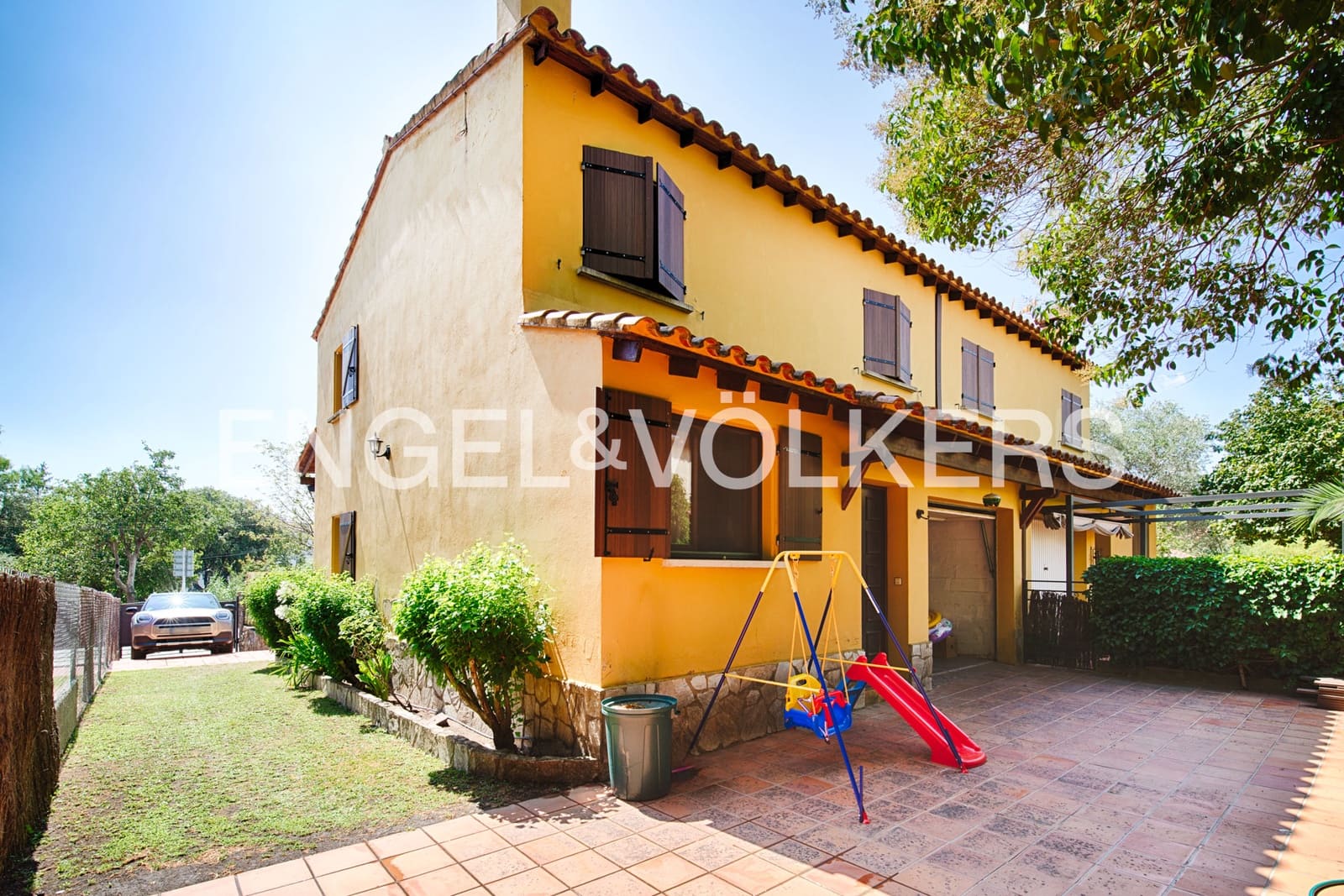 3 bedroom Terraced Villa for sale in Macanet de Cabrenys with garage - € 295,000 (Ref: 9999296)