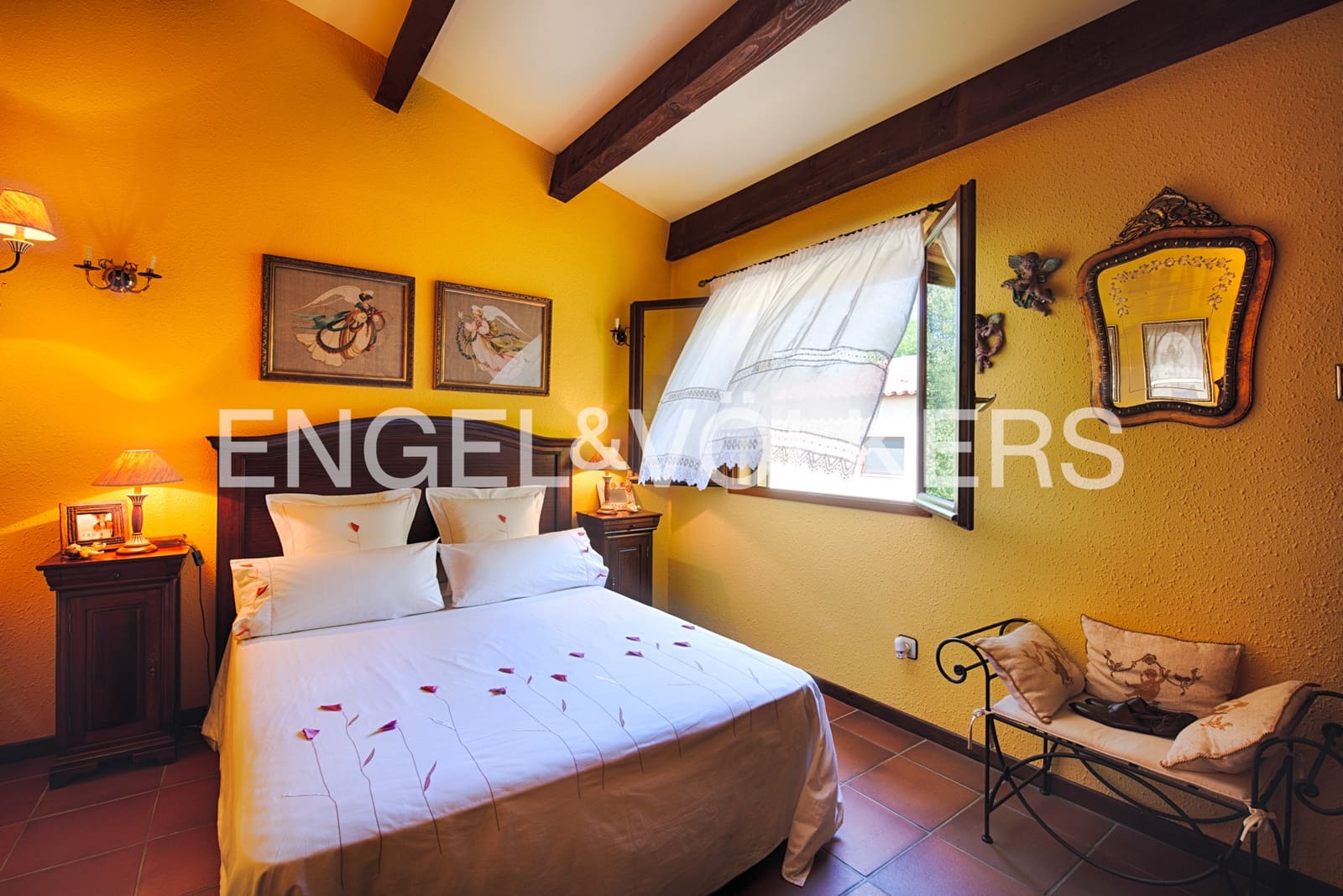 3 bedroom Terraced Villa for sale in Macanet de Cabrenys with garage - € 295,000 (Ref: 9999296)