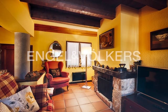 3 bedroom Terraced Villa for sale in Maçanet de Cabrenys with garage - € 295,000 (Ref: 9999296)