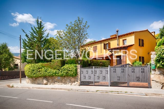 3 bedroom Terraced Villa for sale in Maçanet de Cabrenys with garage - € 295,000 (Ref: 9999296)