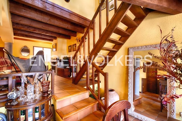 3 bedroom Terraced Villa for sale in Maçanet de Cabrenys with garage - € 295,000 (Ref: 9999296)