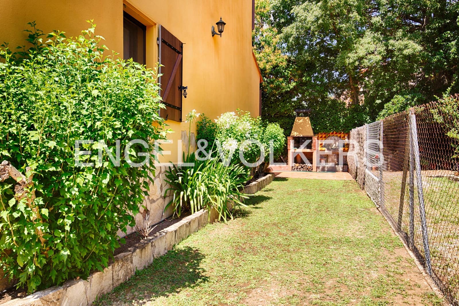 3 bedroom Terraced Villa for sale in Macanet de Cabrenys with garage - € 295,000 (Ref: 9999296)