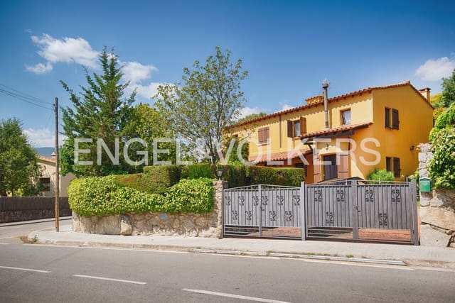 3 slaapkamer Rijtjeshuis te koop in Maçanet de Cabrenys met garage - € 295.000 (Ref: 9999296)