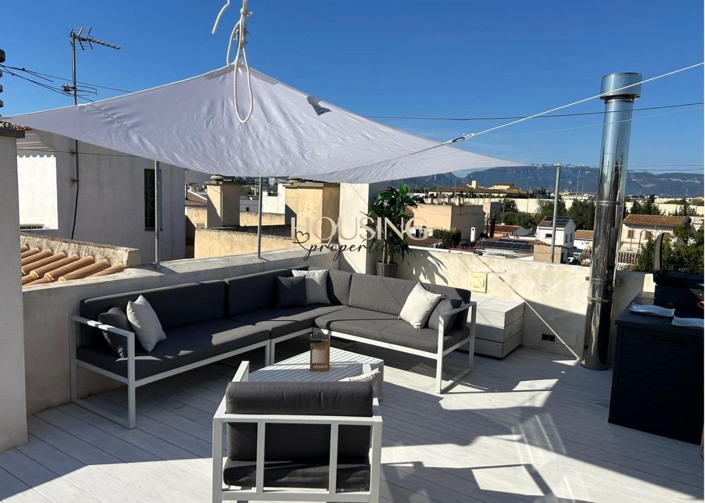 2 bedroom Villa for sale in Palma de Mallorca with garage - € 630,000 (Ref: 9447392)
