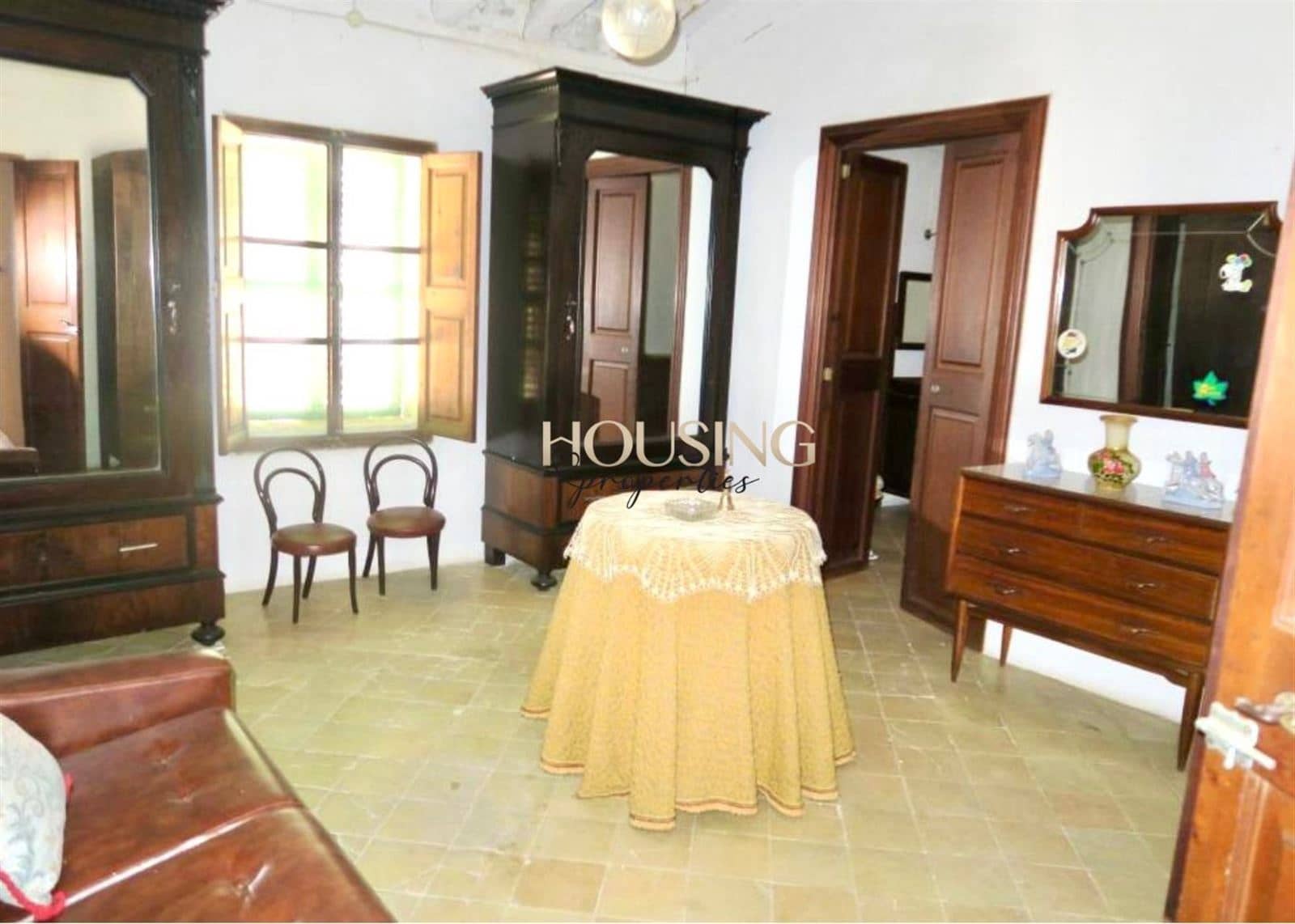 6 bedroom Townhouse for sale in Campos - € 430,000 (Ref: 9447405)