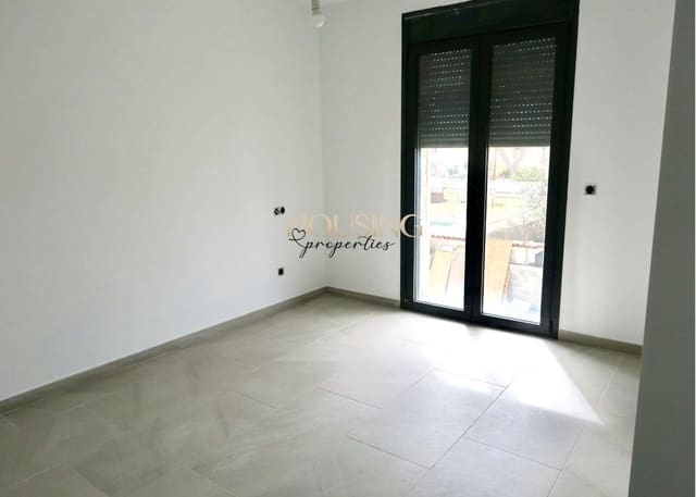 Pareado de 4 habitaciones en Llucmajor en venta con piscina - 650.000 € (Ref: 9725021)