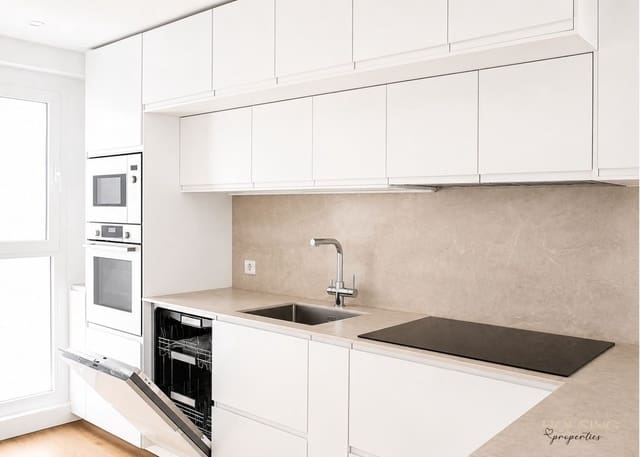 3 slaapkamer Penthouse te huur in Palma de Mallorca - € 4.100 (Ref: 9974223)