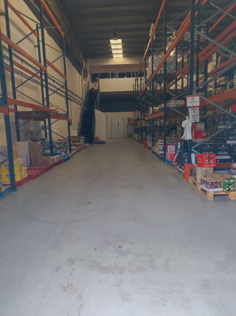 Kommersiell til leie i La Linea de la Concepcion - € 2 800 (Ref: 9818557)