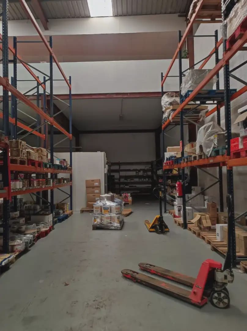 Kommersiell til leie i La Linea de la Concepcion - € 2 800 (Ref: 9818557)