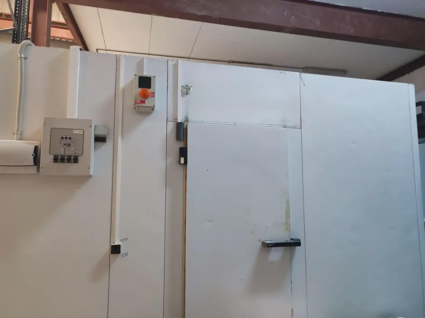 Kommersiell til leie i La Linea de la Concepcion - € 2 800 (Ref: 9818557)