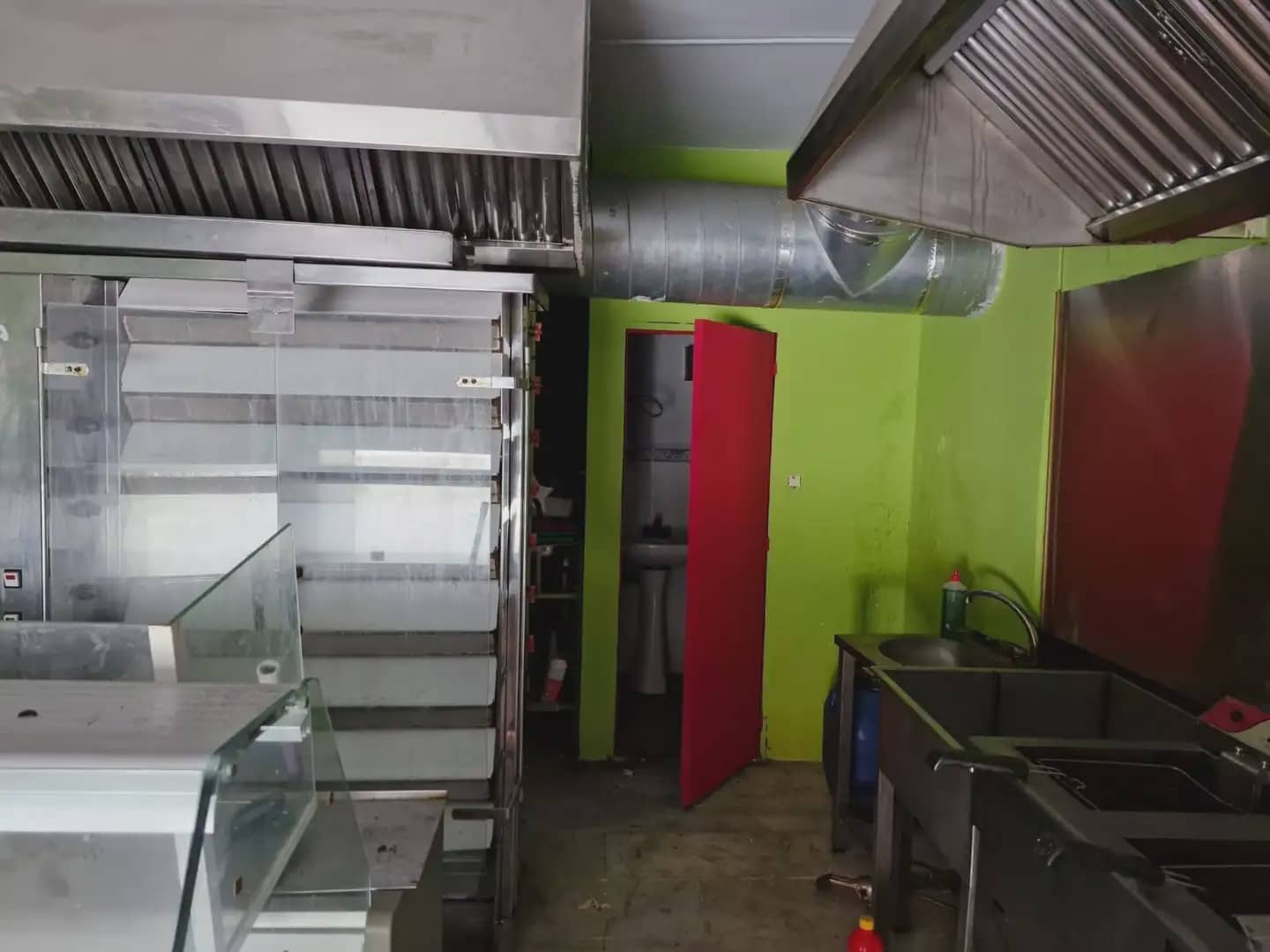 Kommersiell til salgs i La Linea de la Concepcion - € 57 000 (Ref: 9818558)