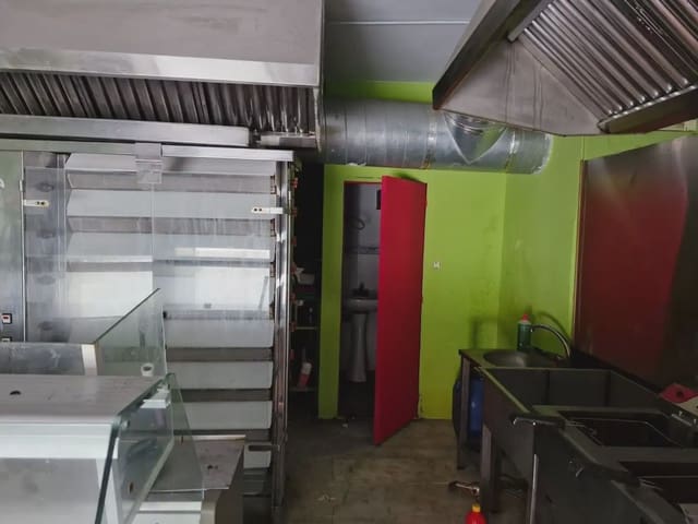 Kommersiell til salgs i Centro - San Felipe - Huerta Fava, La Línea de la Concepción - € 57 000 (Ref: 9818558)