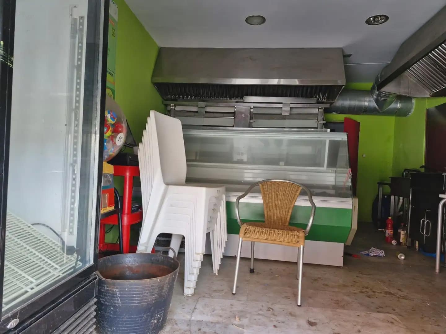 Kommersiell til salgs i La Linea de la Concepcion - € 57 000 (Ref: 9818558)