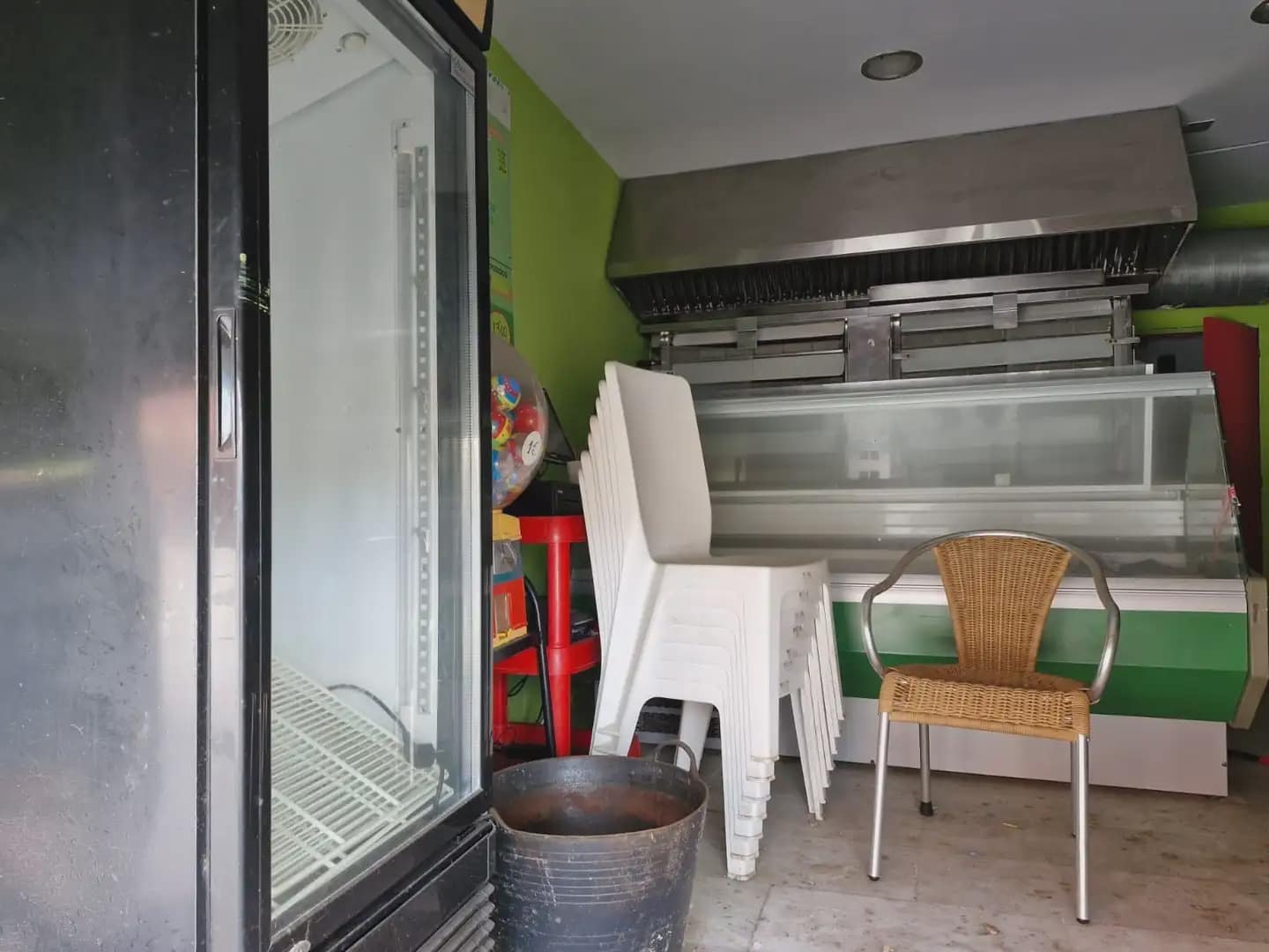 Kommersiell til salgs i La Linea de la Concepcion - € 57 000 (Ref: 9818558)