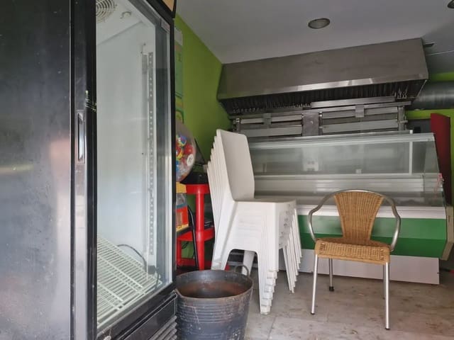 Kommersiell til salgs i Centro - San Felipe - Huerta Fava, La Línea de la Concepción - € 57 000 (Ref: 9818558)