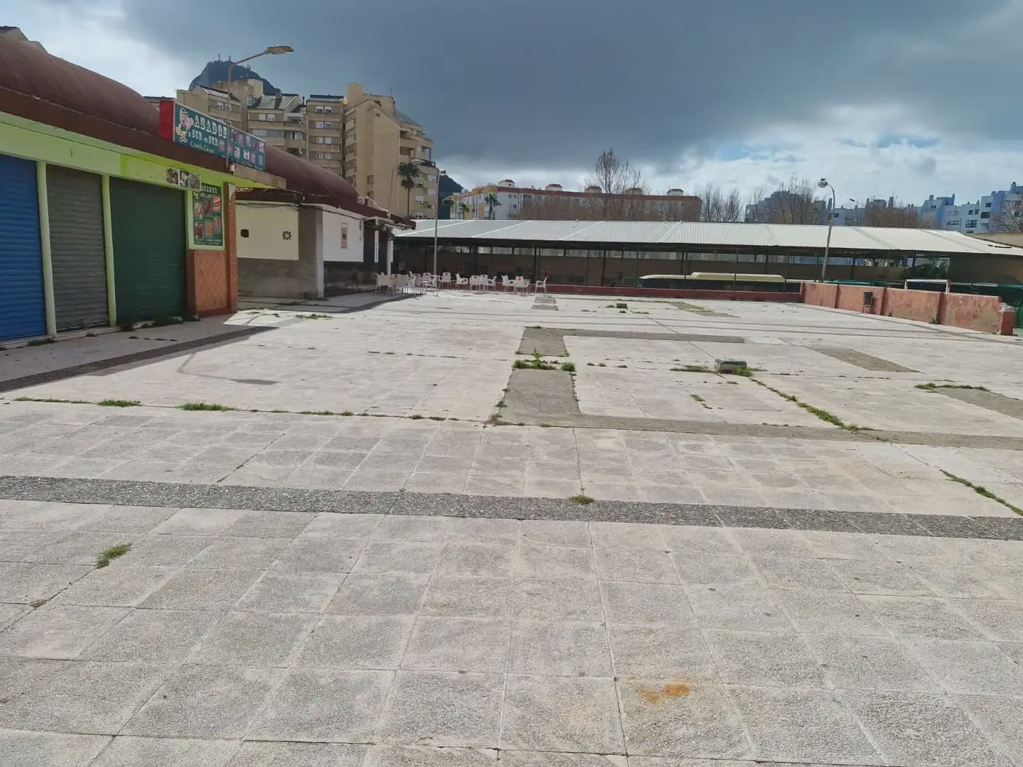 Kommersiell til salgs i La Linea de la Concepcion - € 57 000 (Ref: 9818558)