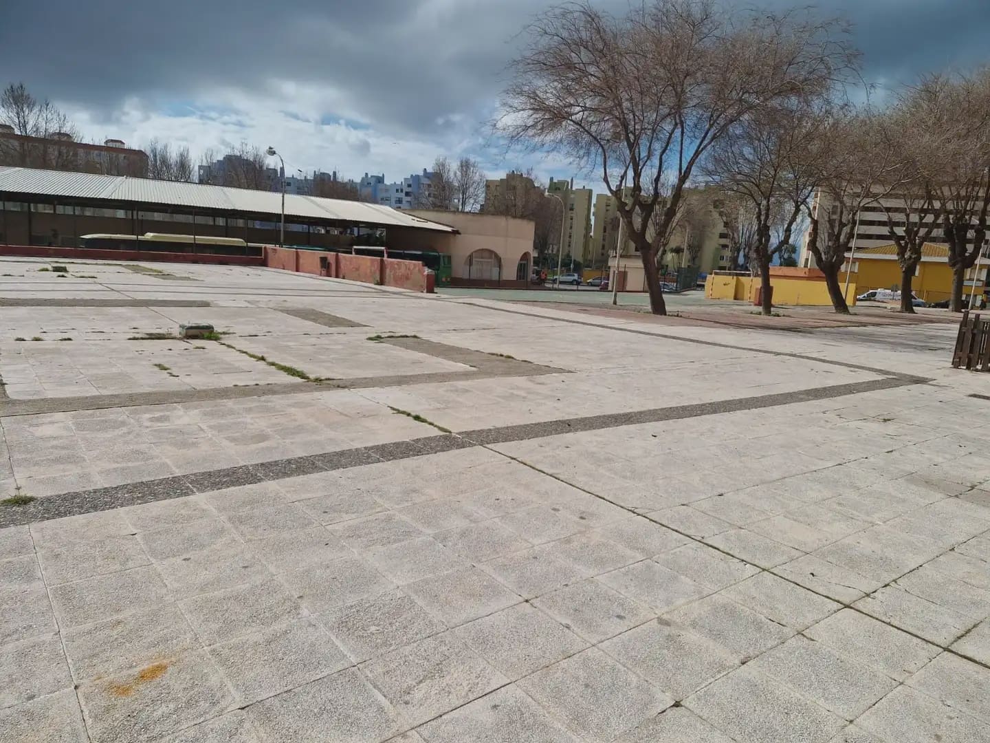 Kommersiell til salgs i La Linea de la Concepcion - € 57 000 (Ref: 9818558)