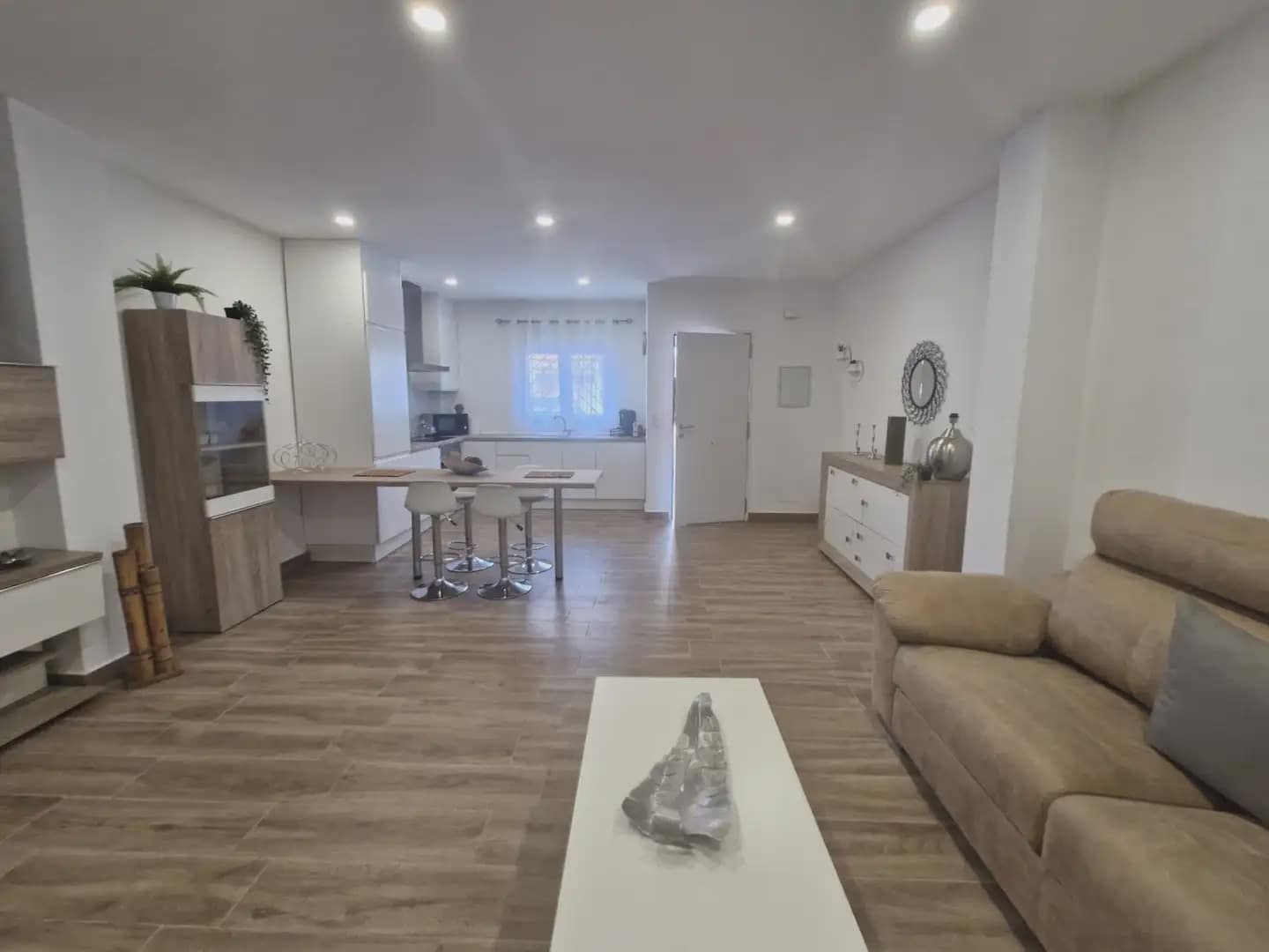 2 soverom Hus til salgs i La Linea de la Concepcion - € 170 000 (Ref: 9818565)